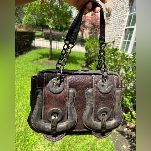 Vintage Fendi B Buckle Handbag Purchased in Paris In Good Condition - Picture 8 of 13
